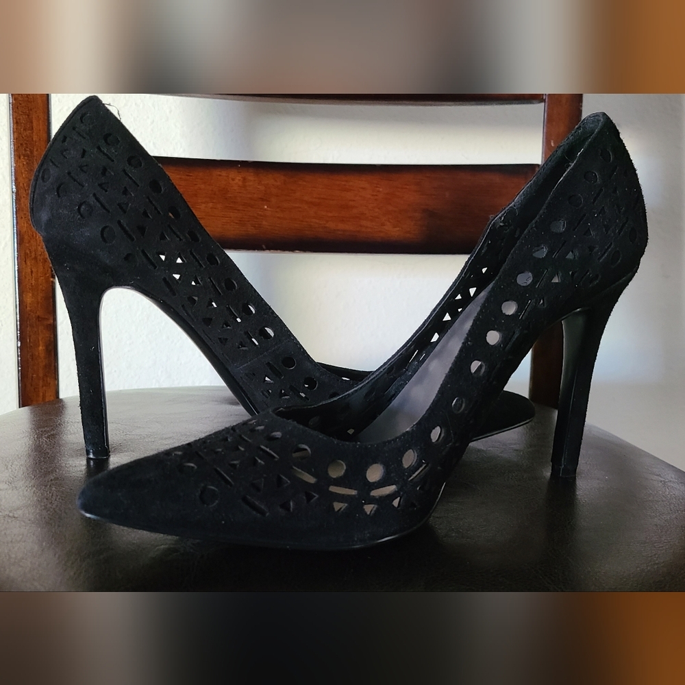 BCBG suede pumps